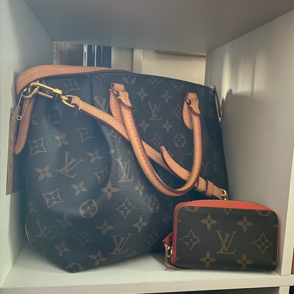 SOLD Authentic Louis Vuitton Monogram Turenne MM Purse Crossbody Pocketbook - Picture 12 of 13